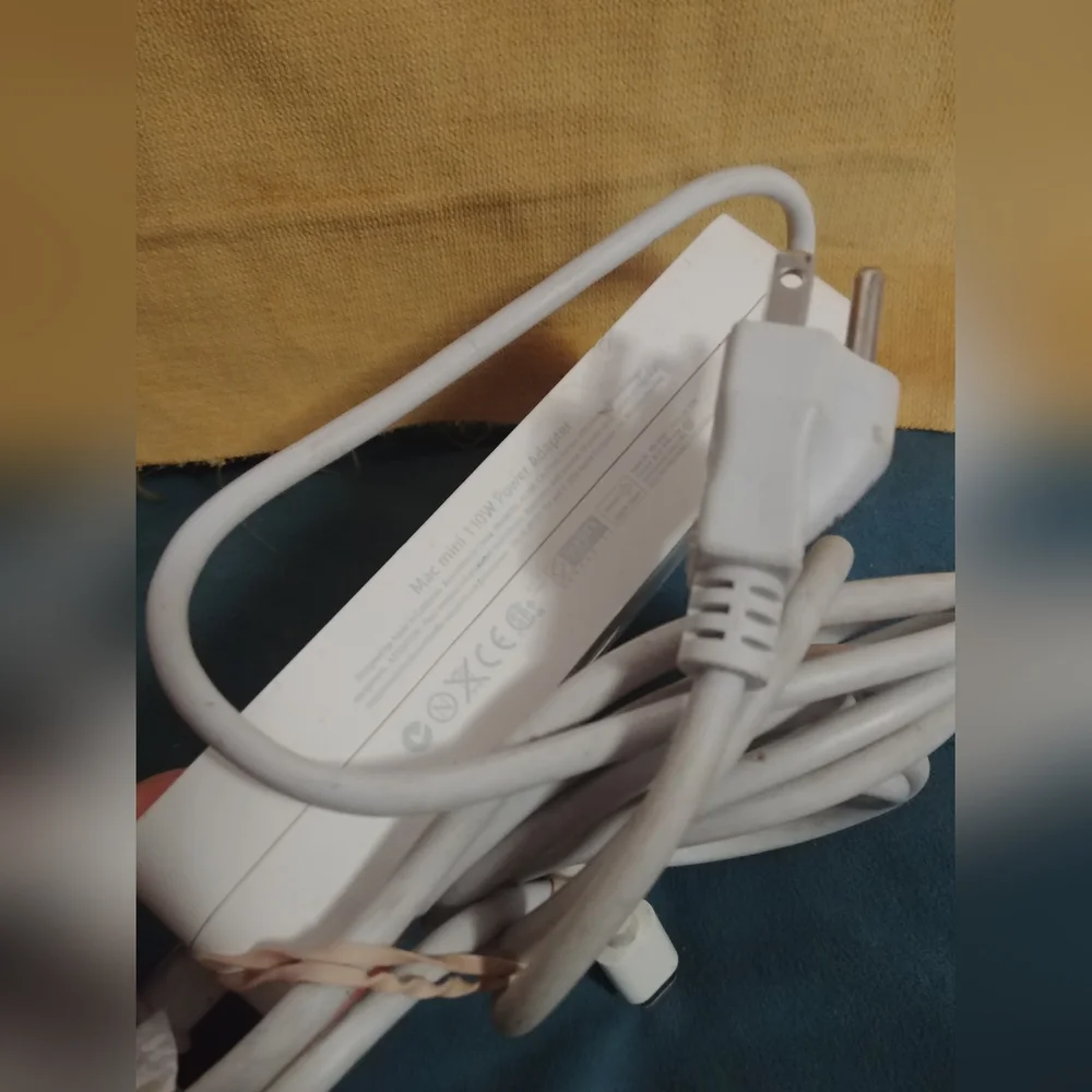 Apple A1188 charger